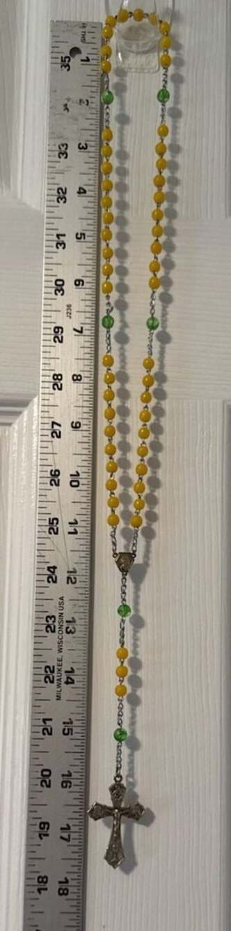 Vtg Italian Rosary Silver Tone Crucifix Yellow & Green Beads Italy Catholic - Picture 13 of 16